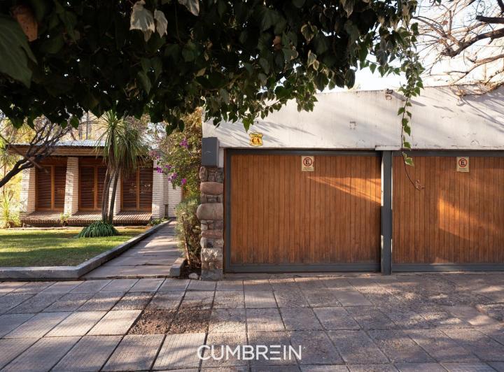 Casa en calle Sobremonte frente al Parque y Tenis Club 3