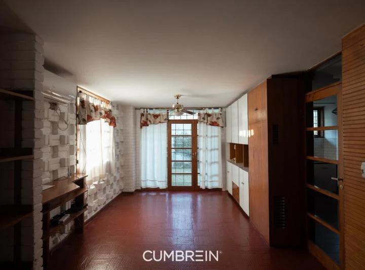 Casa en calle Sobremonte frente al Parque y Tenis Club 4