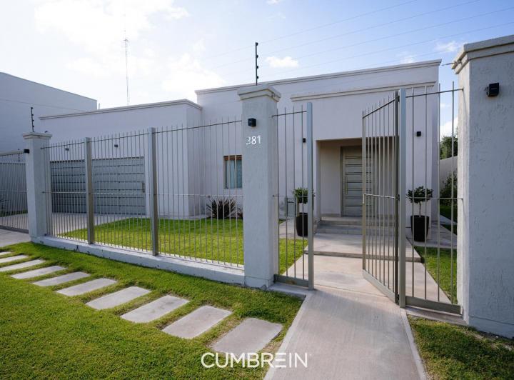 Hermosa casa con piscina y quincho en Pje. San Andrés 5