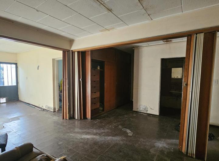 Casa céntrica para reformar en calle Alsina 5
