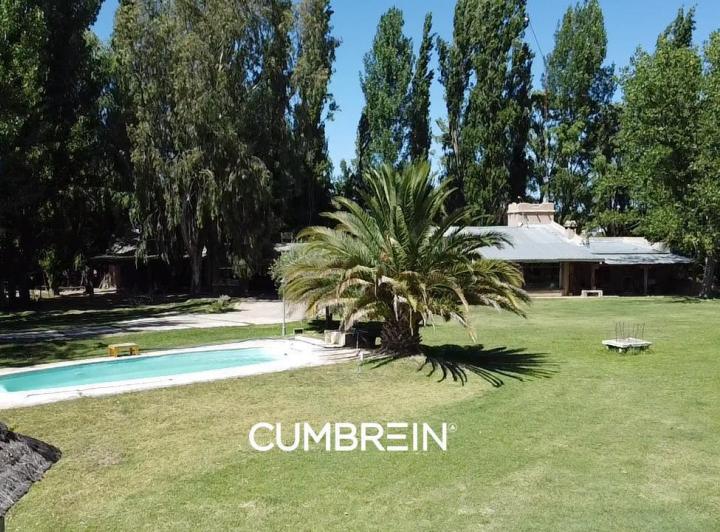 Hermosa quinta con laguna en Las Paredes 2