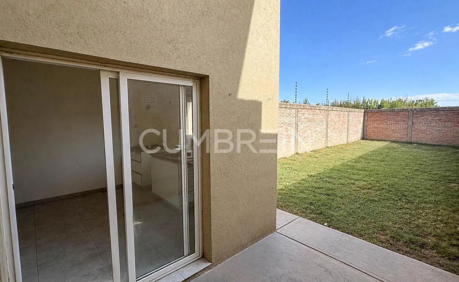 Dúplex en Venta sobre Av. Ortubia, San Rafael | Cochera y Patio | Cumbrein 2