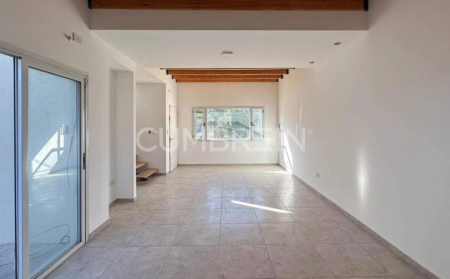 Dúplex en Venta sobre Av. Ortubia, San Rafael | Cochera y Patio | Cumbrein 4
