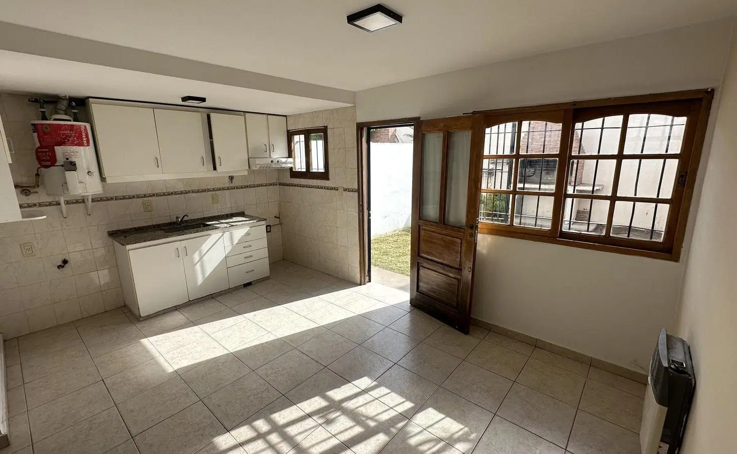 Duplex en alquiler a mts. de Paseo Dean Funes - calle Gomensoro 5
