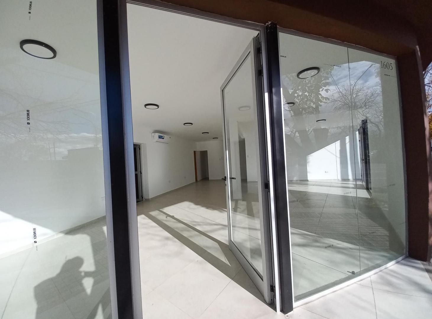 Foto de Local Comercial en Alquiler sobre Av. Balloffet, San Rafael | Cumbrein, imagen 2
