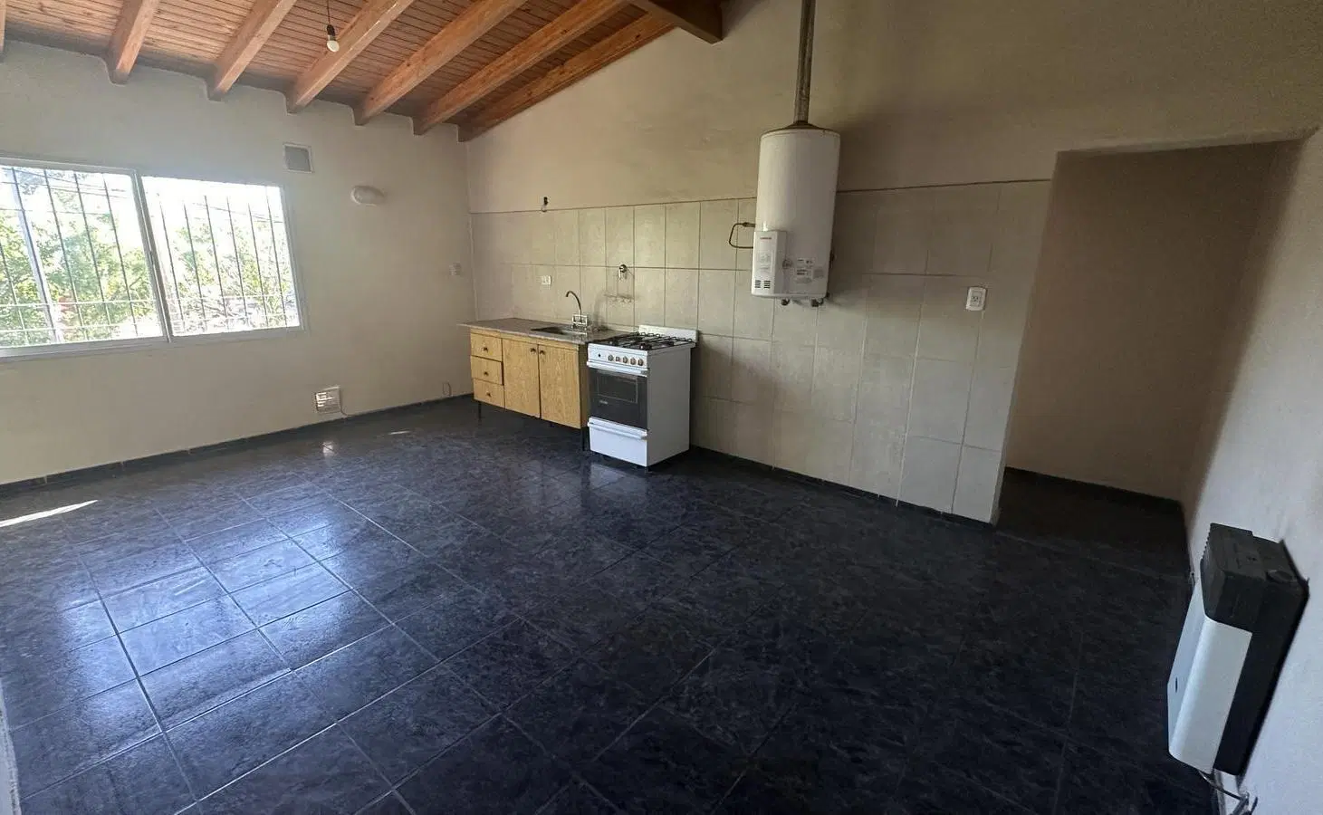 Departamento en Alquiler sobre Av. Rivadavia y Almte. Brown, San Rafael | Cumbrein 2