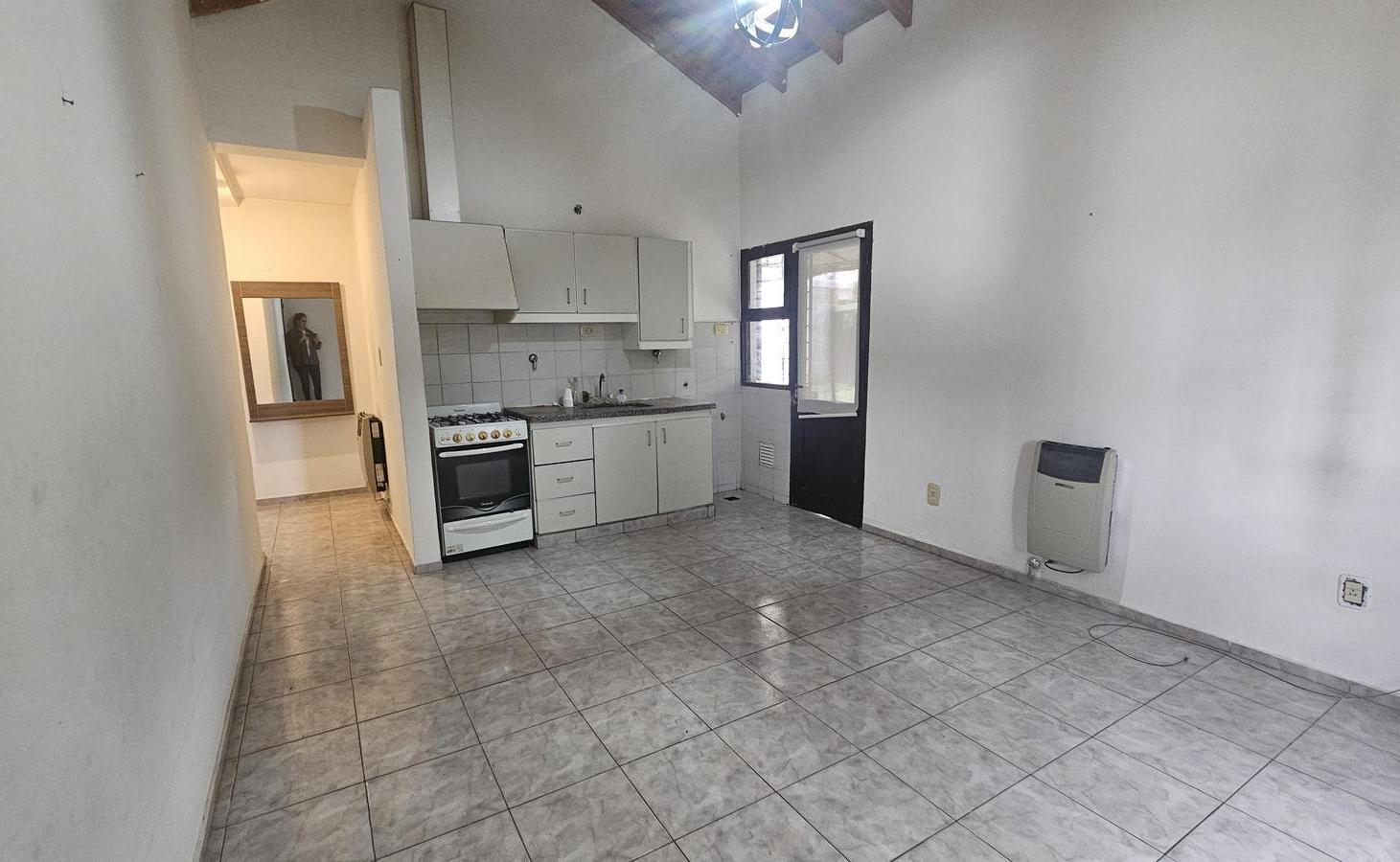 Foto de Casa en alquiler 2 hab, zona Av Cardonato y Los Sauces, imagen 2