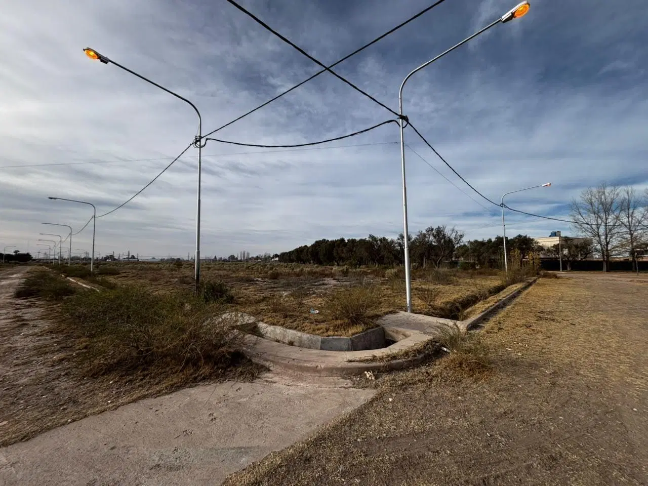 Lote de 471m2 sobre Av. Florida - Bº Solares de Viñuela 5