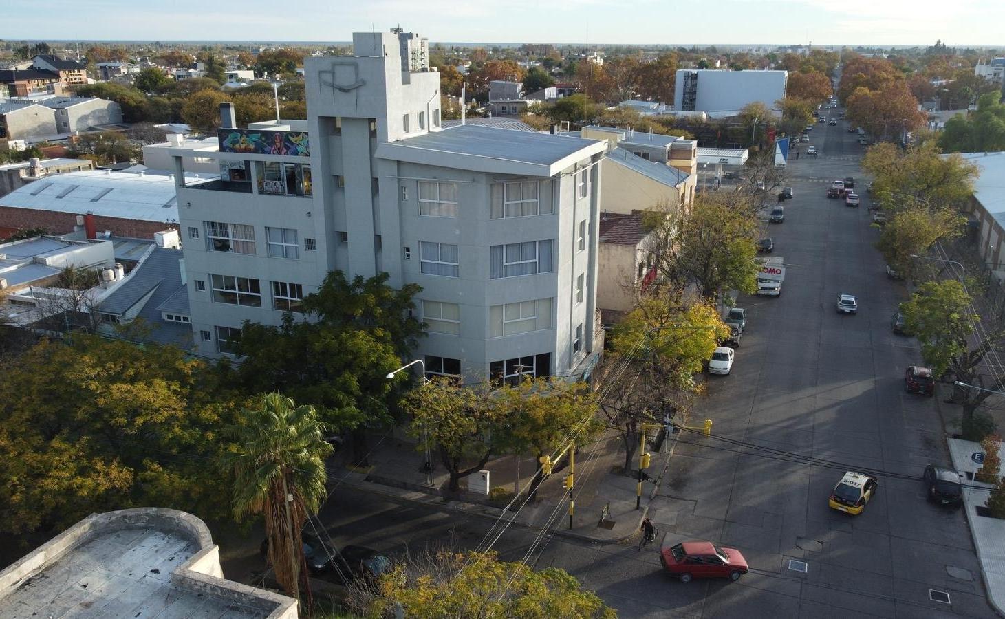 Foto de Edificio comercial en esquina de Av. 9 de Julio y Coronel Suarez, imagen 2