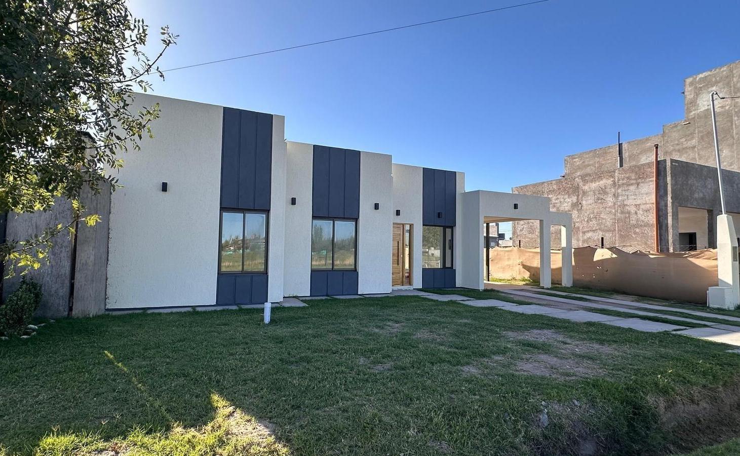 Foto de Casa a Estrenar en Venta en Barrio Privado Alto Paredes, San Rafael |, imagen 1