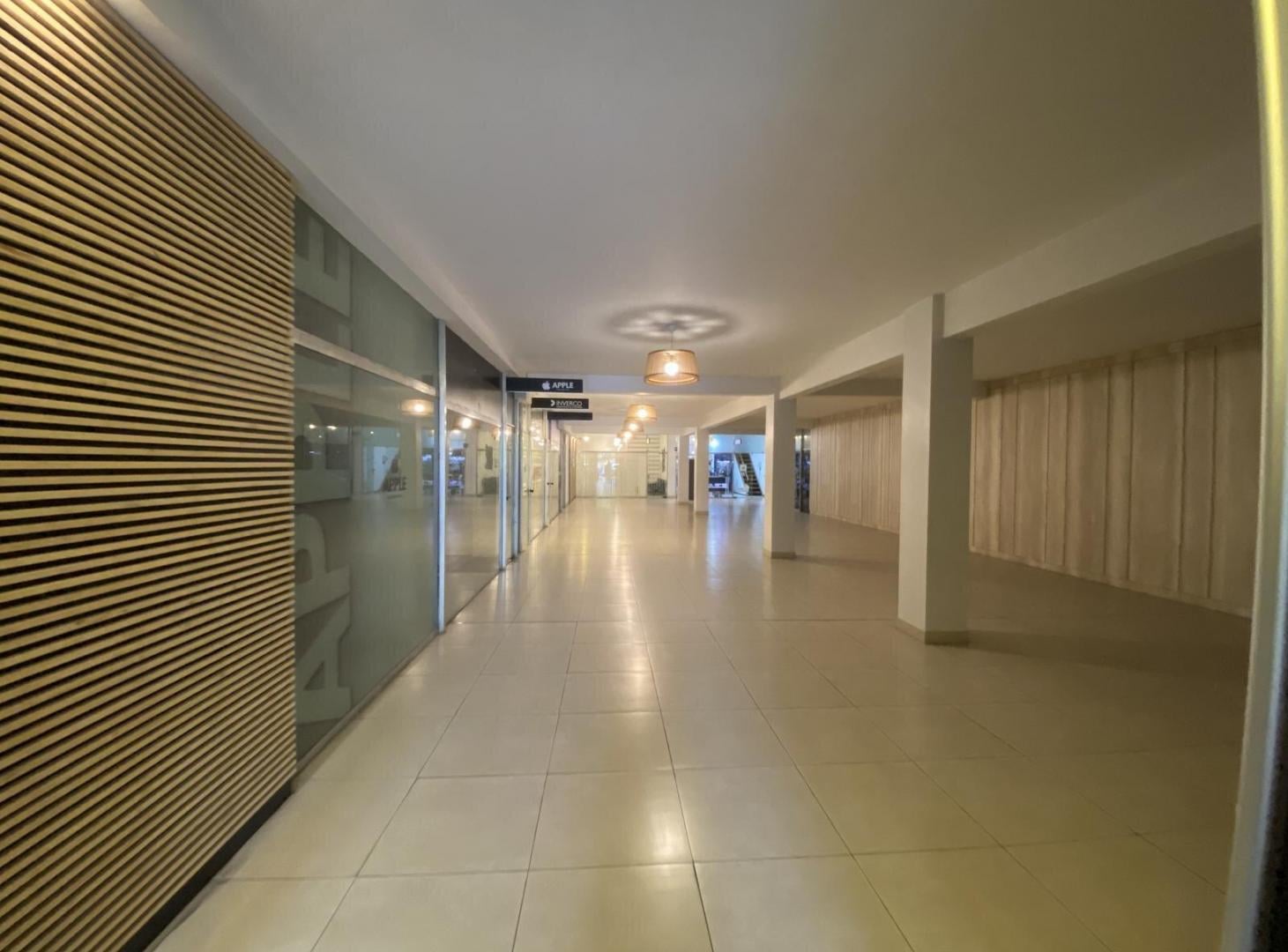 Foto de Oficina más entrepiso en Punto San Martín - Av. San Martín y Olascoaga, imagen 3