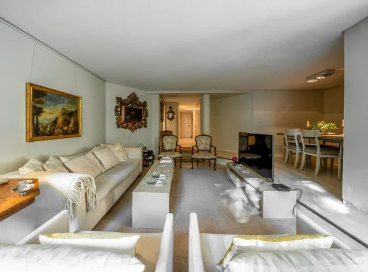 Unica PB con jardín en Barrio Parque, Palermo.   Recepción de hall, living a jardín, comedor y escri 5