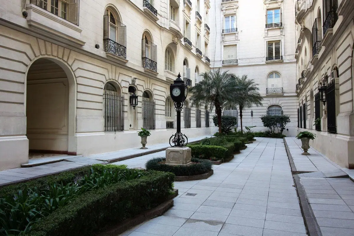Departamento en alquiler en Ed. Los Patos en Palermo. Living y comedor Toilette 2 dormitorios Baño 4