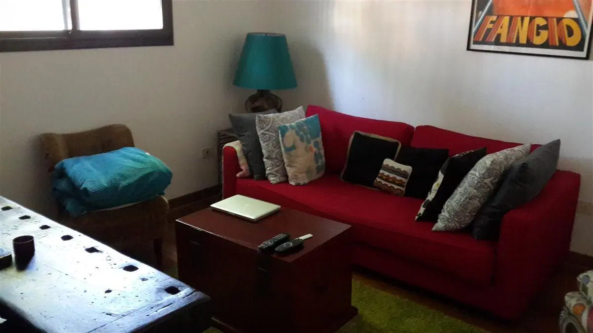 Casa en alquiler en Belgrano Chico Living comedor 3 dormitorios Toilette 2 baños Patio 1 cochera 3