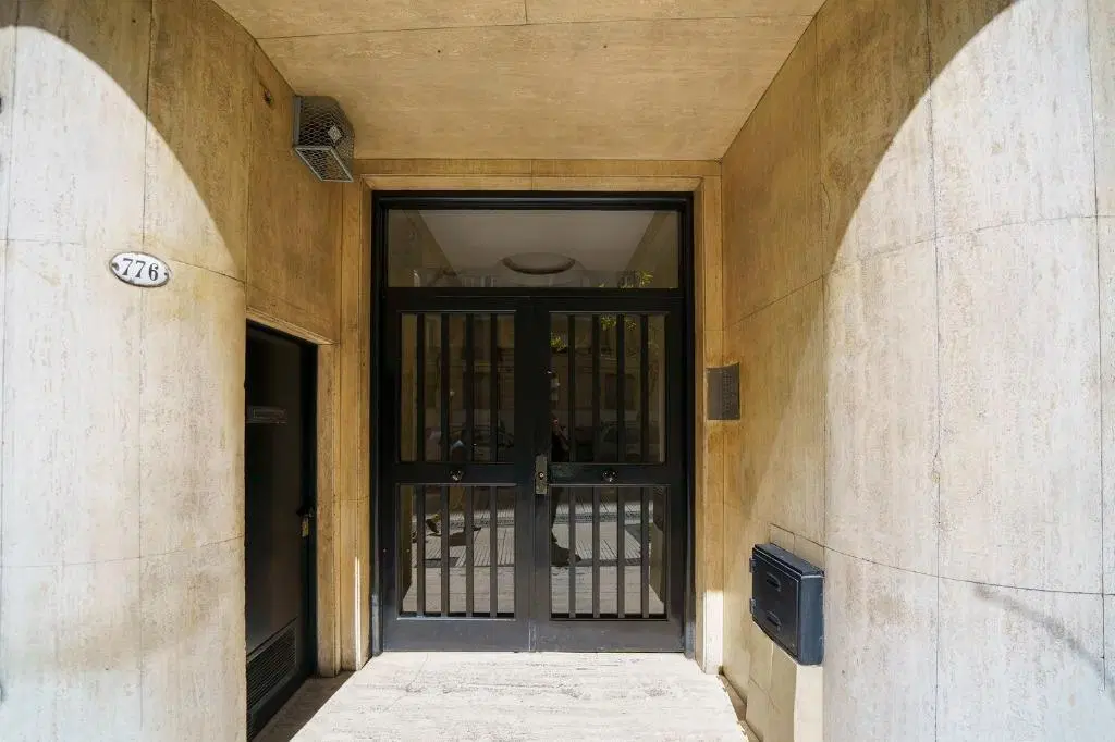Departamento en venta en Plaza San Martín. Living comedor balcón 3 dormitorios 2 baños 1