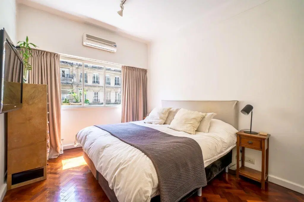 Departamento en venta en Plaza San Martín. Living comedor balcón 3 dormitorios 2 baños 5