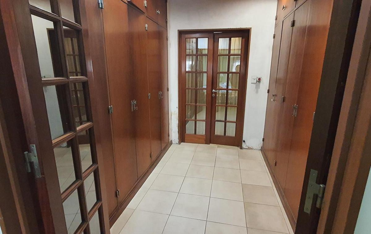 Venta de Casa 5 Ambientes con Cochera y Jardín en Versalles 5