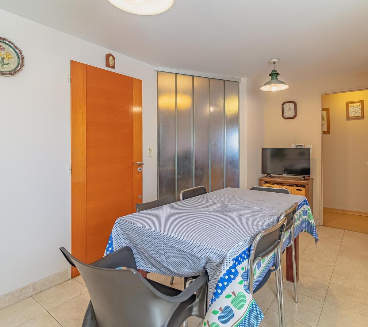 Venta Departamento Semipiso de 3 Ambientes con 1 Cochera en Morón 5