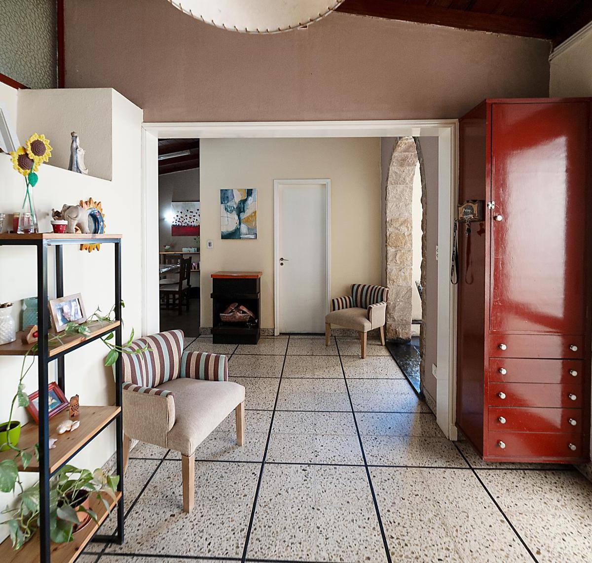 Venta de Casa 5 Ambientes con Local en Ituzaingó 2
