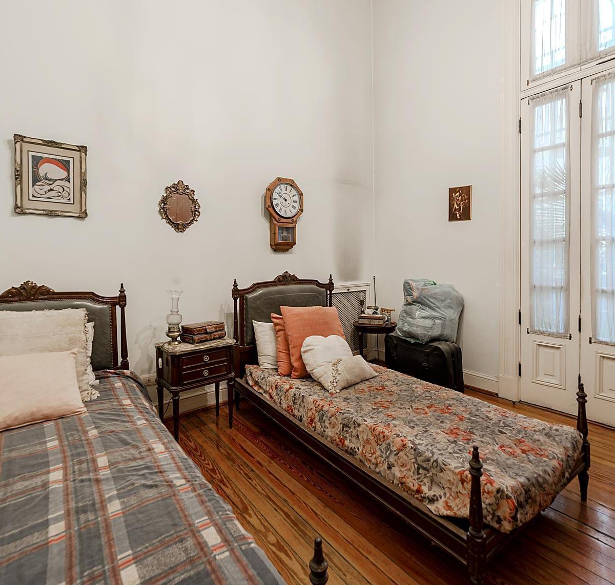 Venta Departamento de 4 Ambientes con Escritorio y Dependencia en San Telmo 3