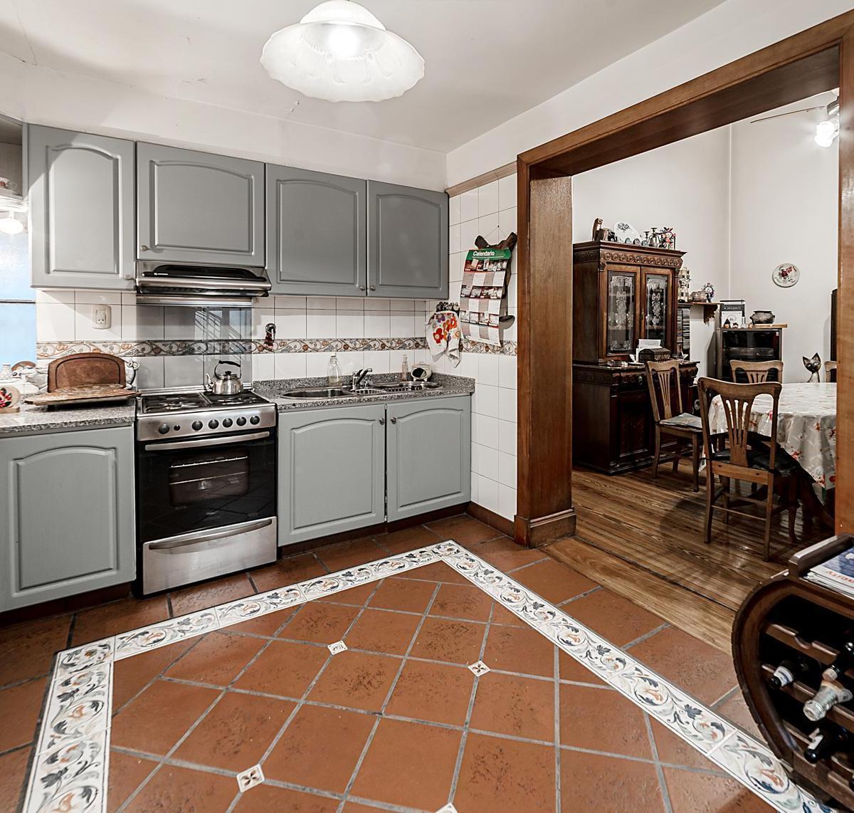 Venta Departamento de 4 Ambientes con Escritorio y Dependencia en San Telmo 2