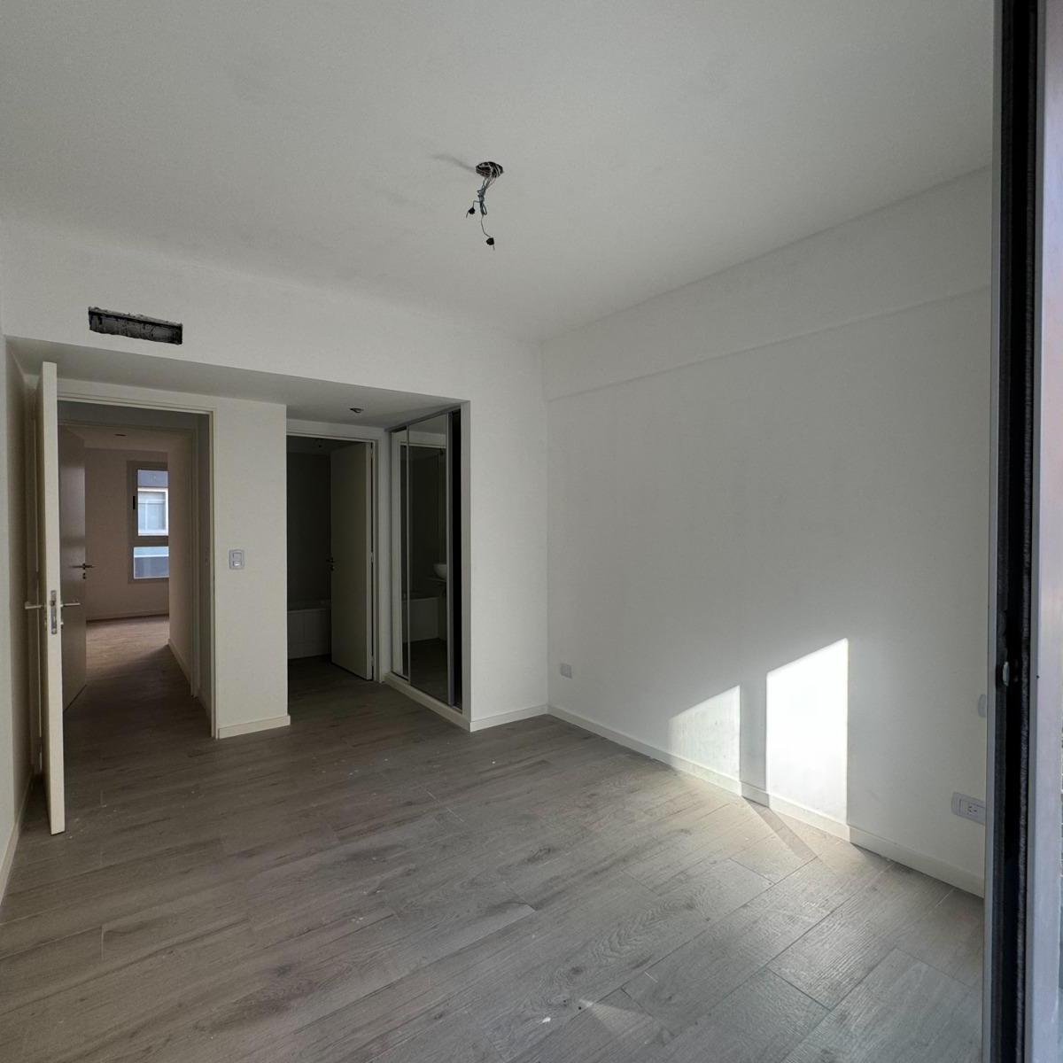 VENTA DEPARTAMENTO SEMIPISO, 4 AMBIENTES CON BALCON EN CAÑITAS