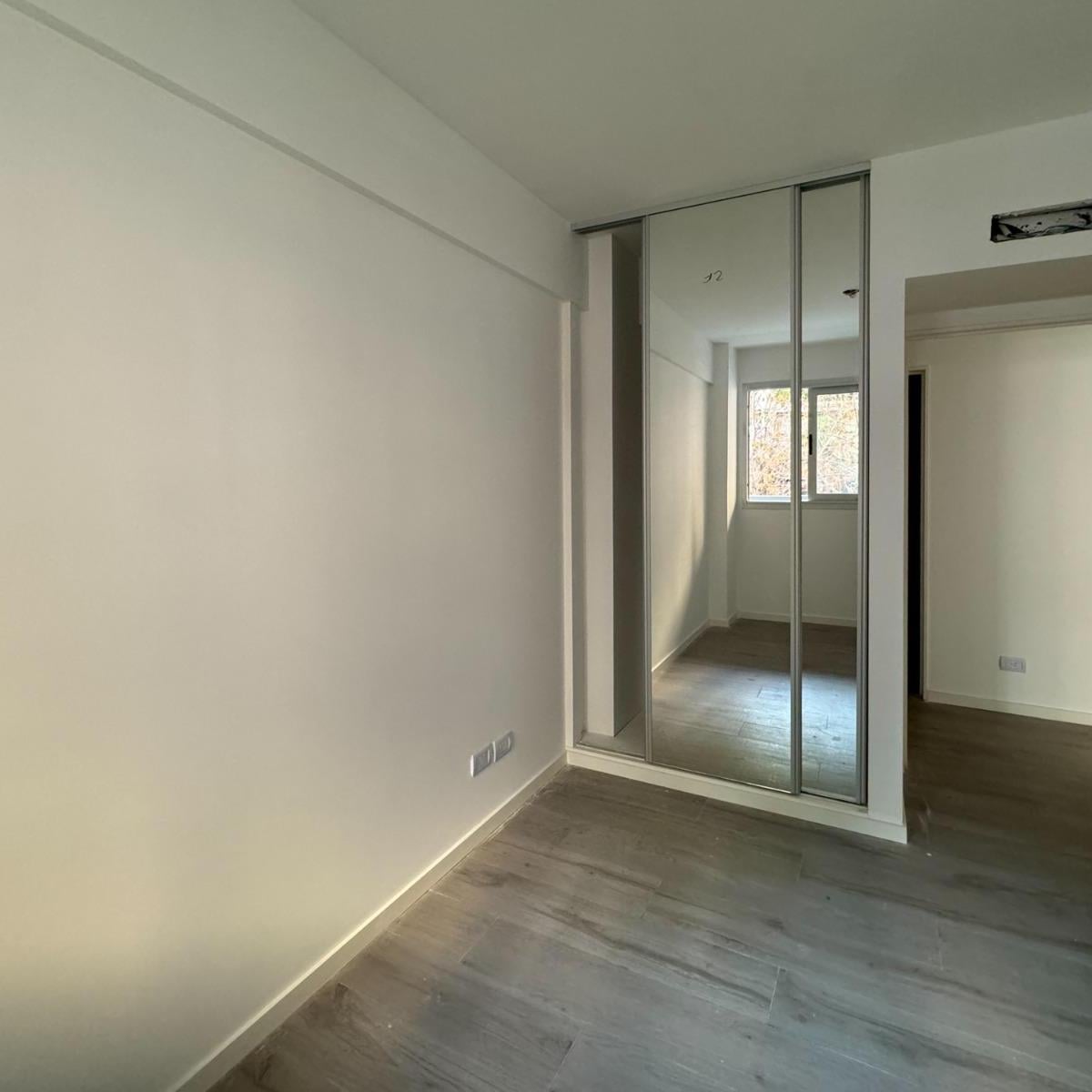 Foto de VENTA DEPARTAMENTO SEMIPISO, 4 AMBIENTES CON BALCON EN CAÑITAS, imagen 3