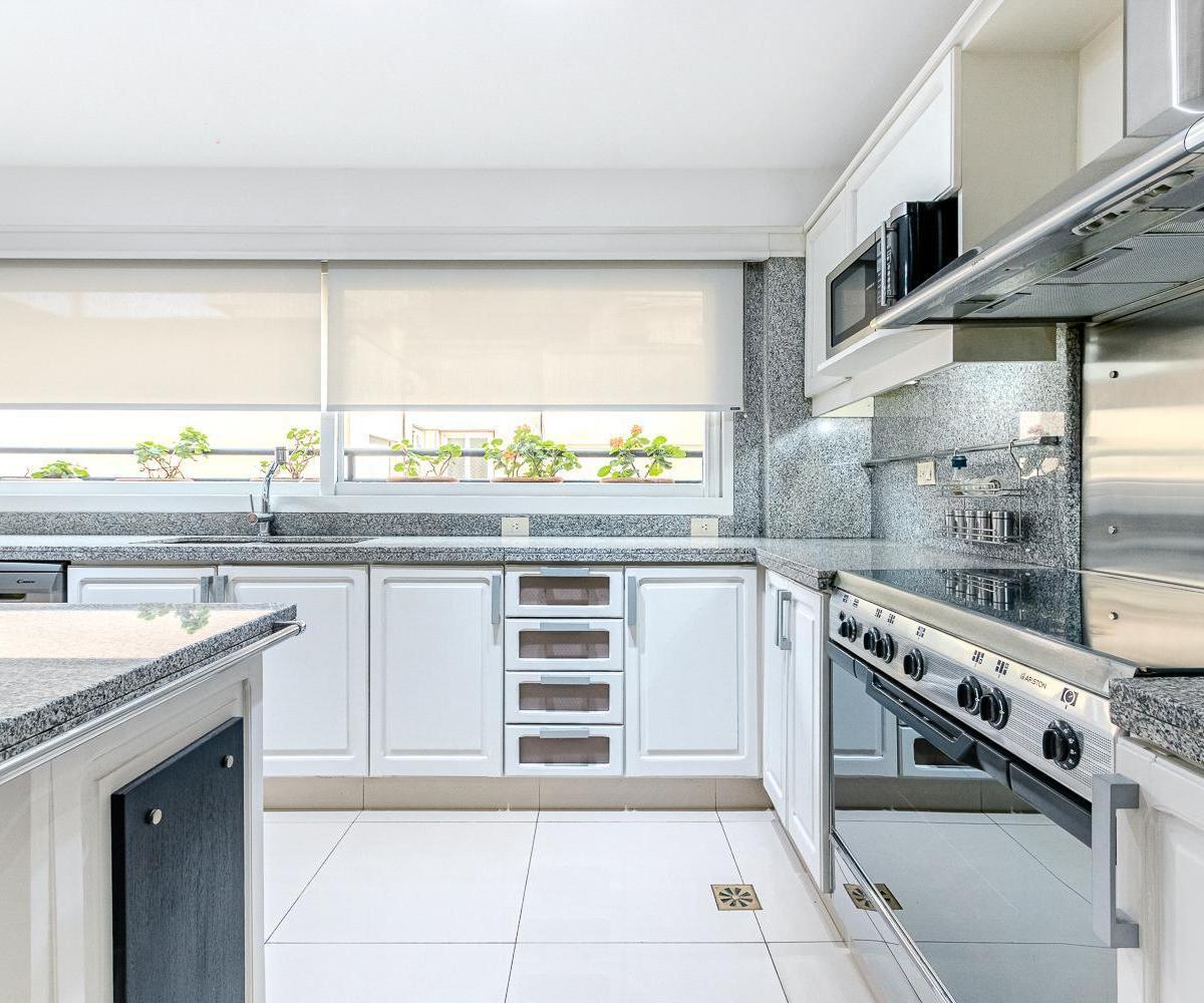 Venta Departamento 5 Ambientes con Dependencia 2 Cocheras Baulera en Belgrano 5