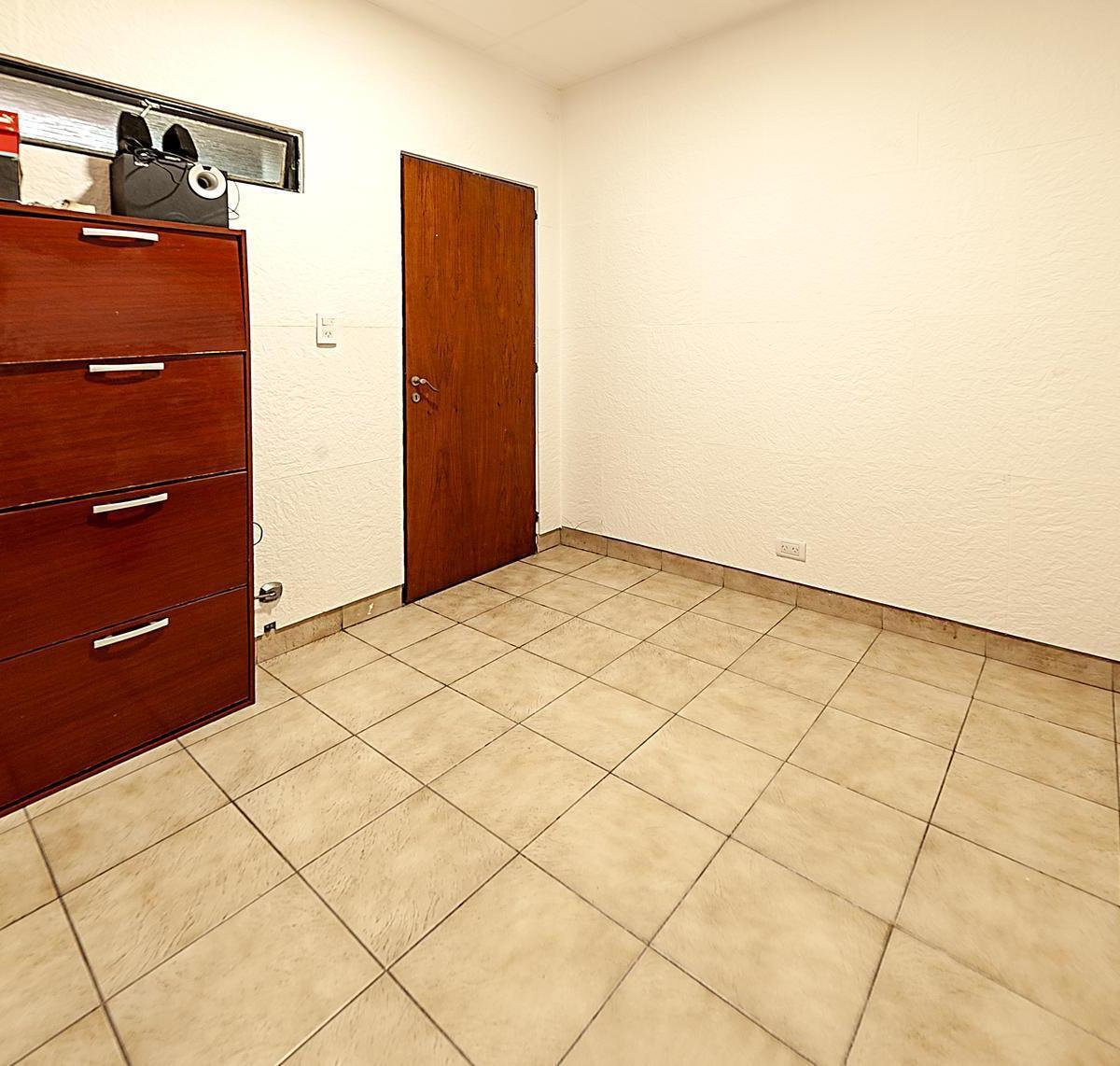 Venta de Casa en Parque Patricios 7 Ambientes, 2 Cocheras, Quincho, Terraza. 3
