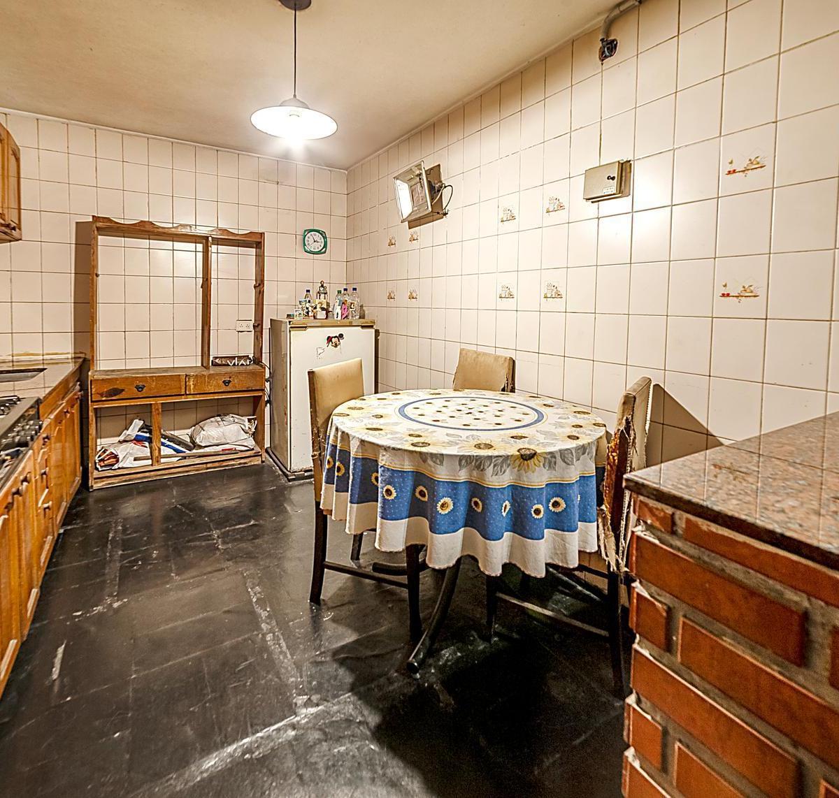Venta de Casa en Parque Patricios 7 Ambientes, 2 Cocheras, Quincho, Terraza. 4