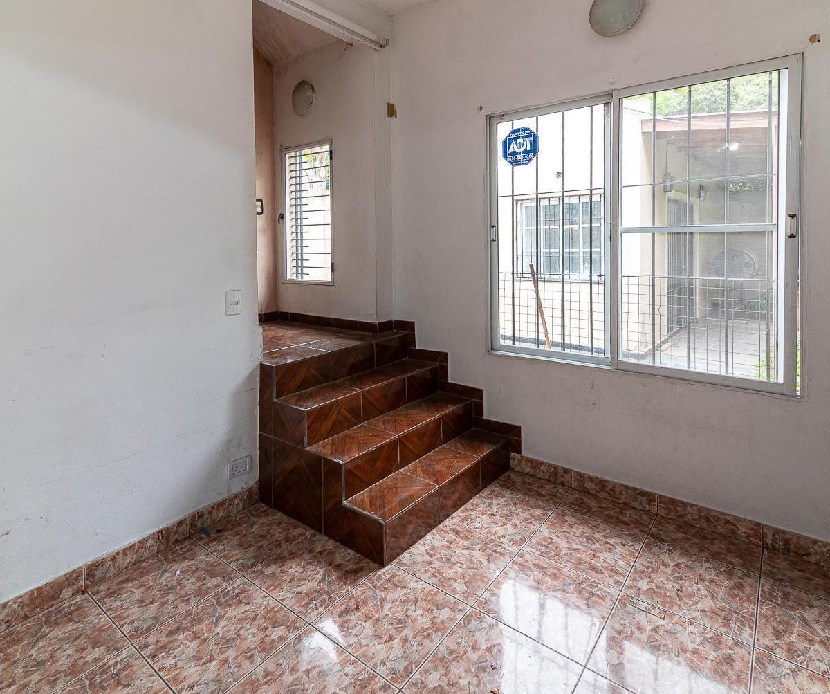 Venta de Casa 4 Ambientes en El Palomar 2