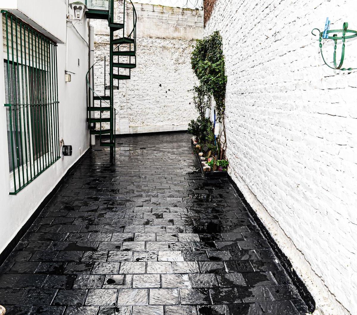 Venta Casa 5 Ambientes en Pompeya 3
