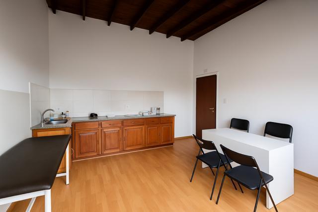 Venta Casa Berisso con oficinas comerciales ideal consultorios 4