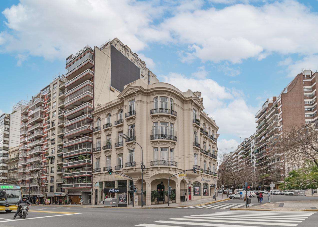 Venta Departamento 3 ambientes Recoleta con dependencia