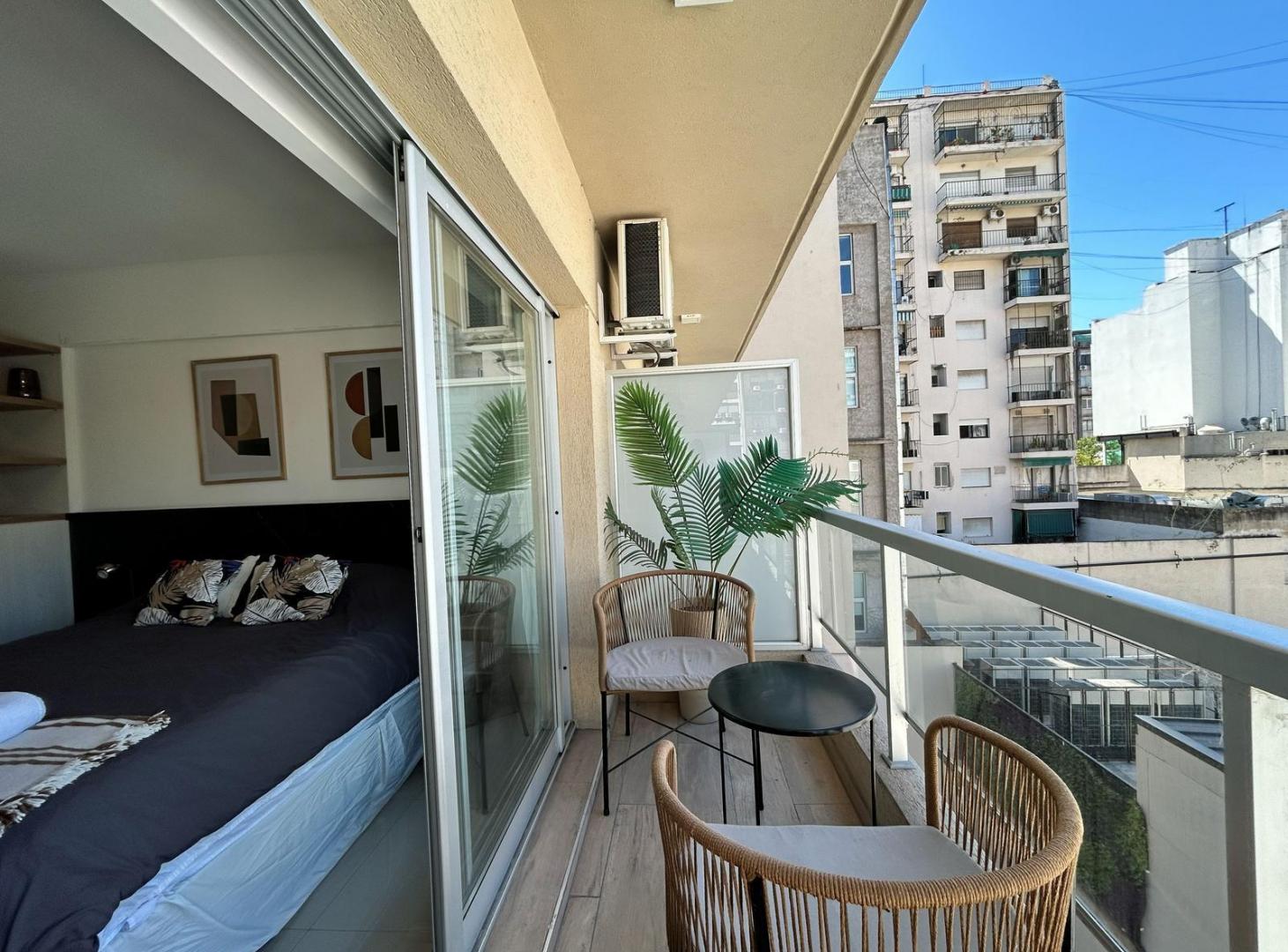 VENTA MONOAMBIENTE CON BALCÓN EN PASEO DE LA CISTERNA – MONSERRAT