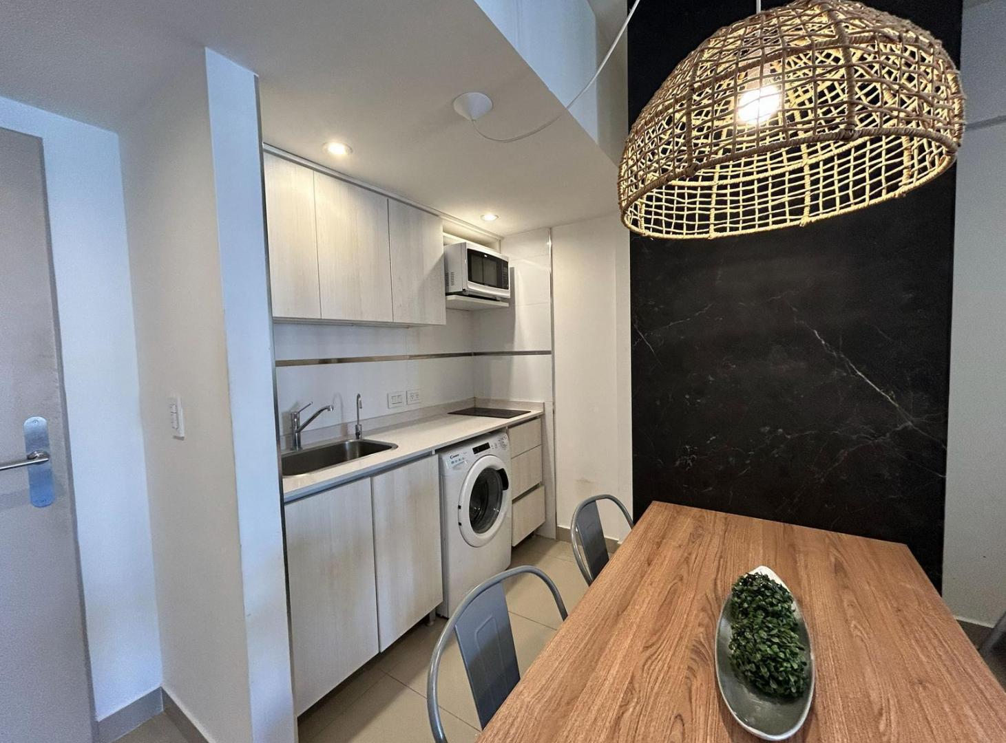 Foto de VENTA MONOAMBIENTE CON BALCÓN EN PASEO DE LA CISTERNA – MONSERRAT, imagen 1