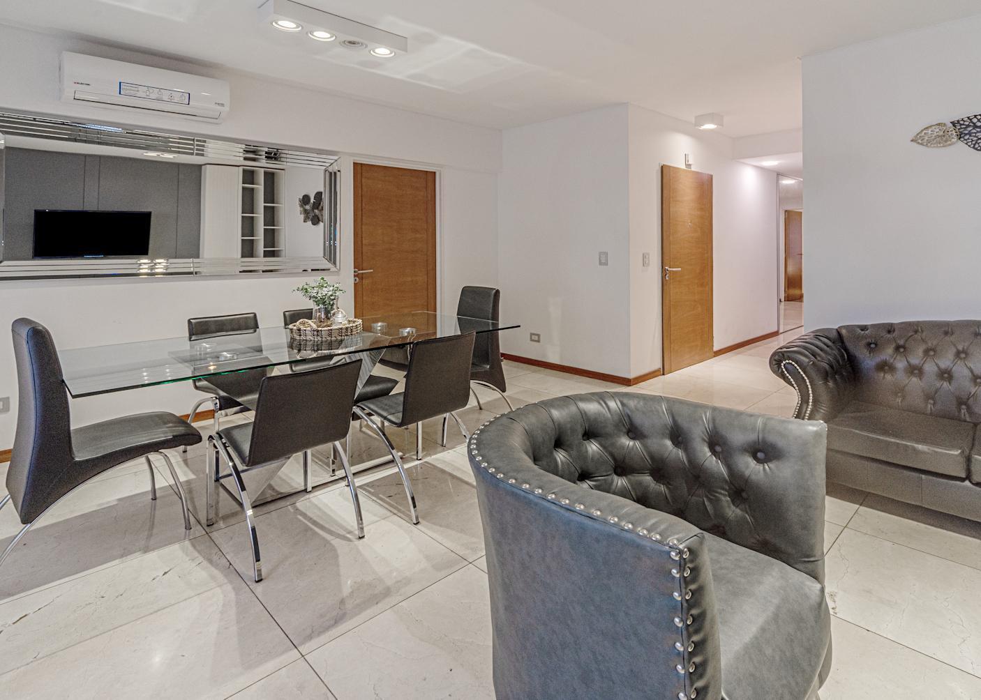Venta Departamento 4 ambientes Belgrano con balcón aterrazado con parrilla.  Patio propio