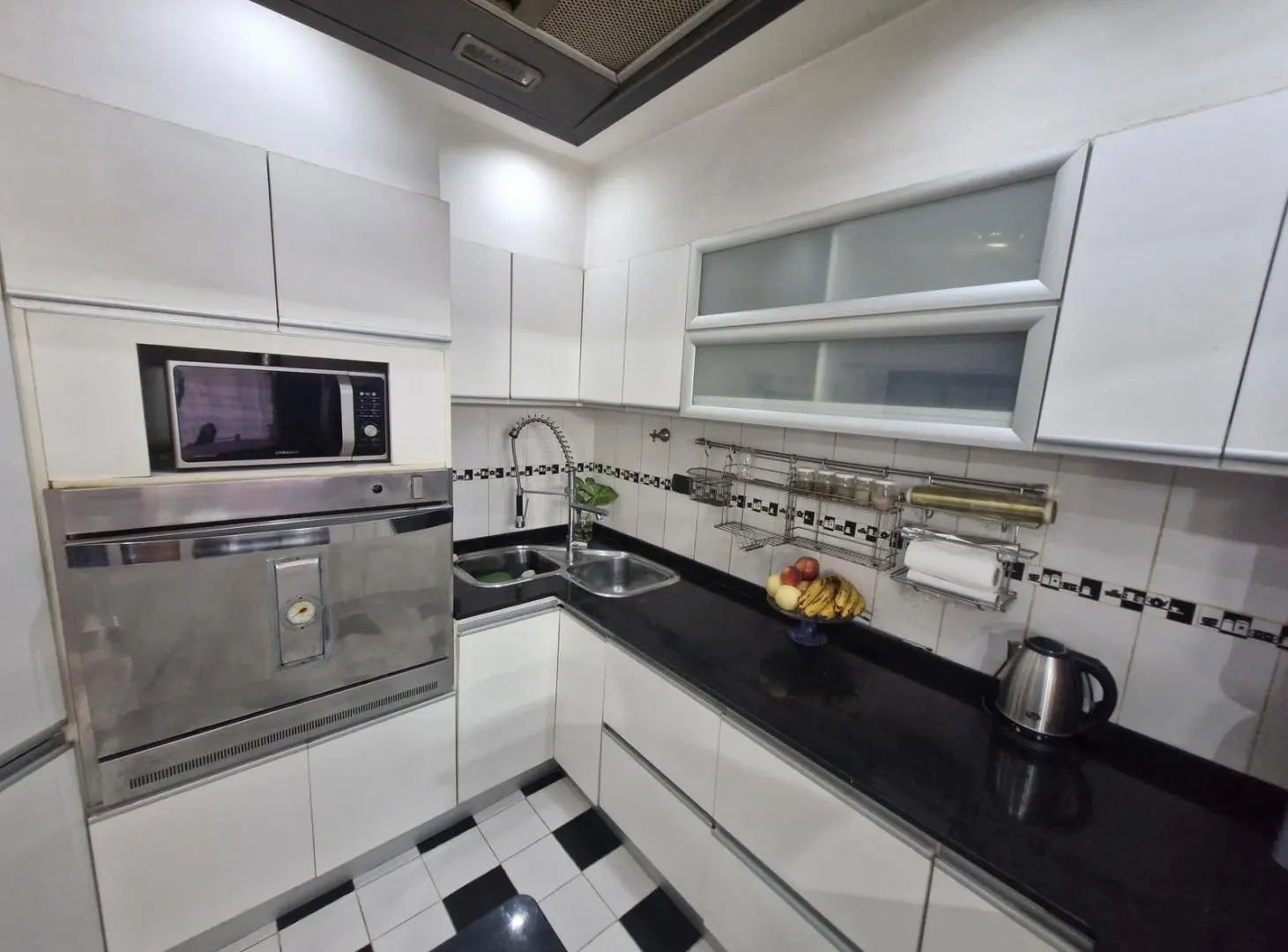Venta Casa 5 ambientes en Caseros - Multifamiliar con local y Departamentos 3