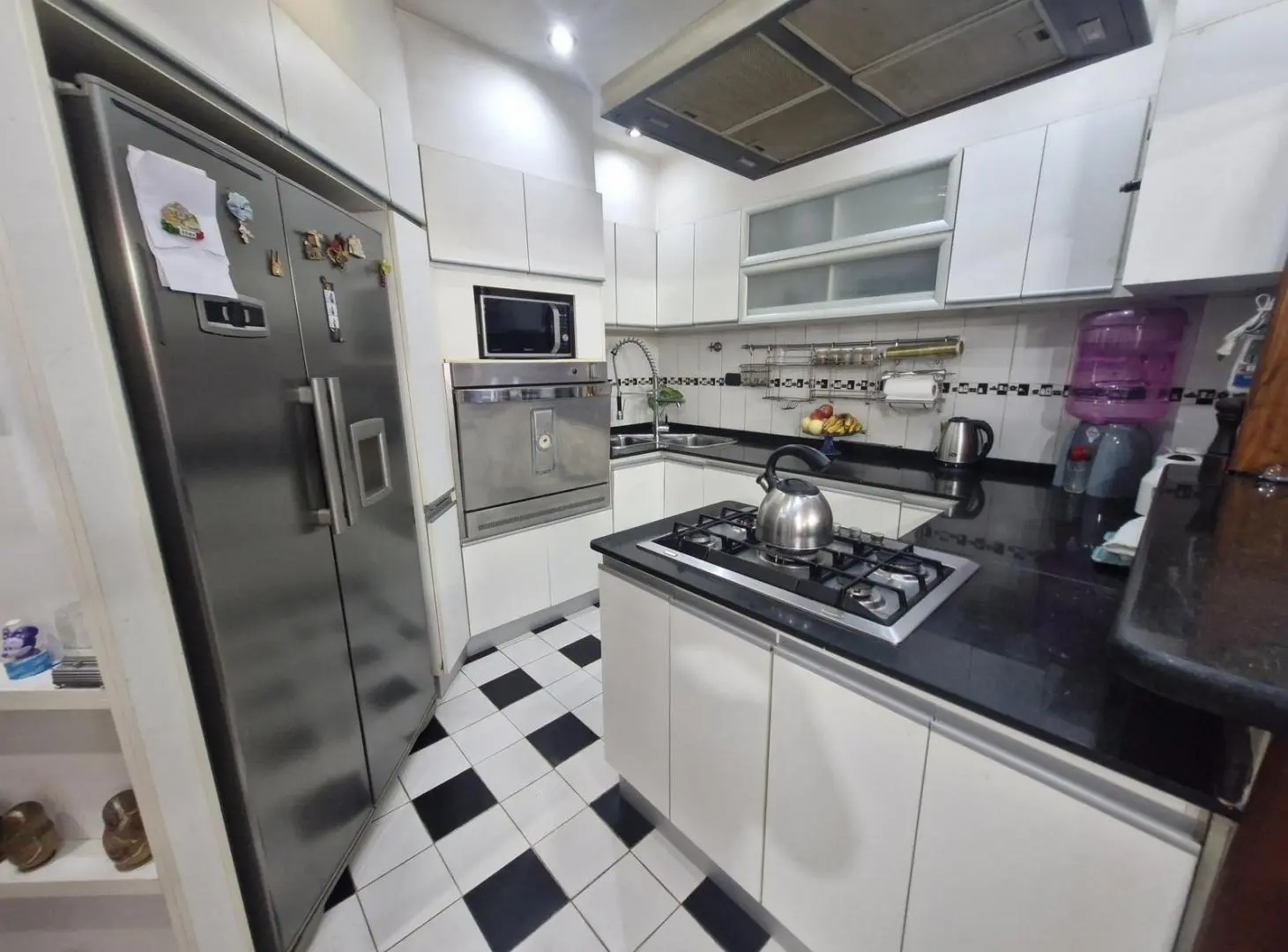 Venta Casa 5 ambientes en Caseros - Multifamiliar con local y Departamentos 2