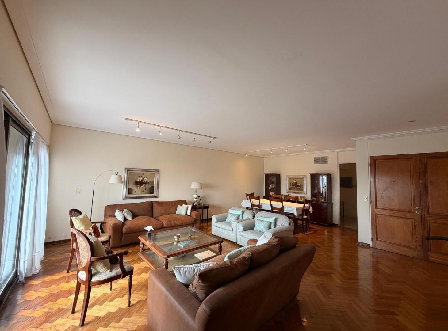 Venta Departamento 3 ambientes con dependencia Retiro con cochera