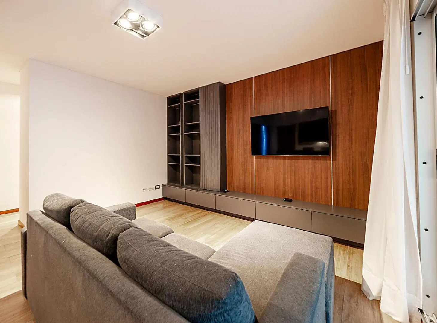 Venta Departamento 4 ambientes Belgrano con cochera y balcón aterrazado con parrilla. 2