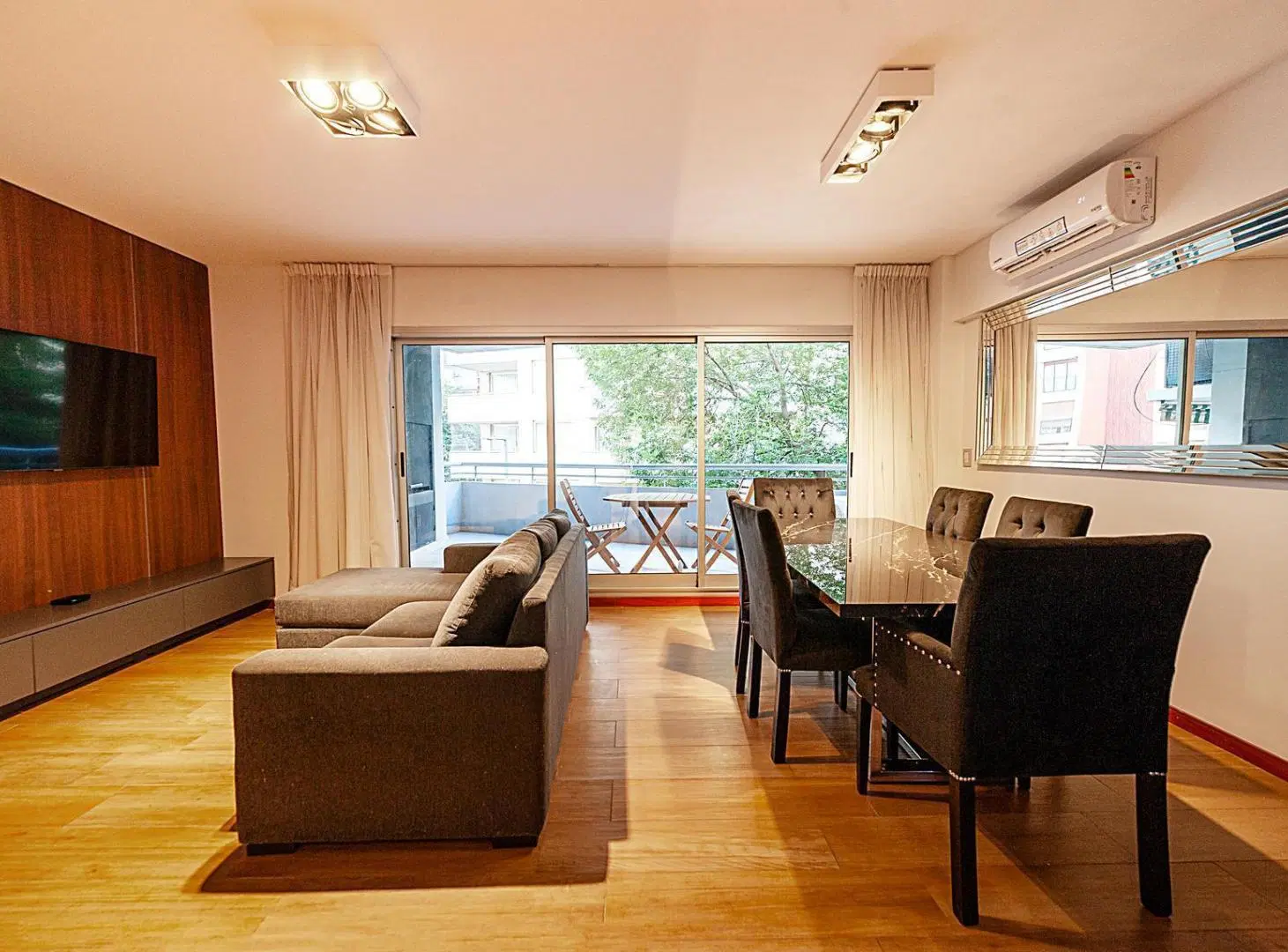 Venta Departamento 4 ambientes Belgrano con cochera y balcón aterrazado con parrilla. 4