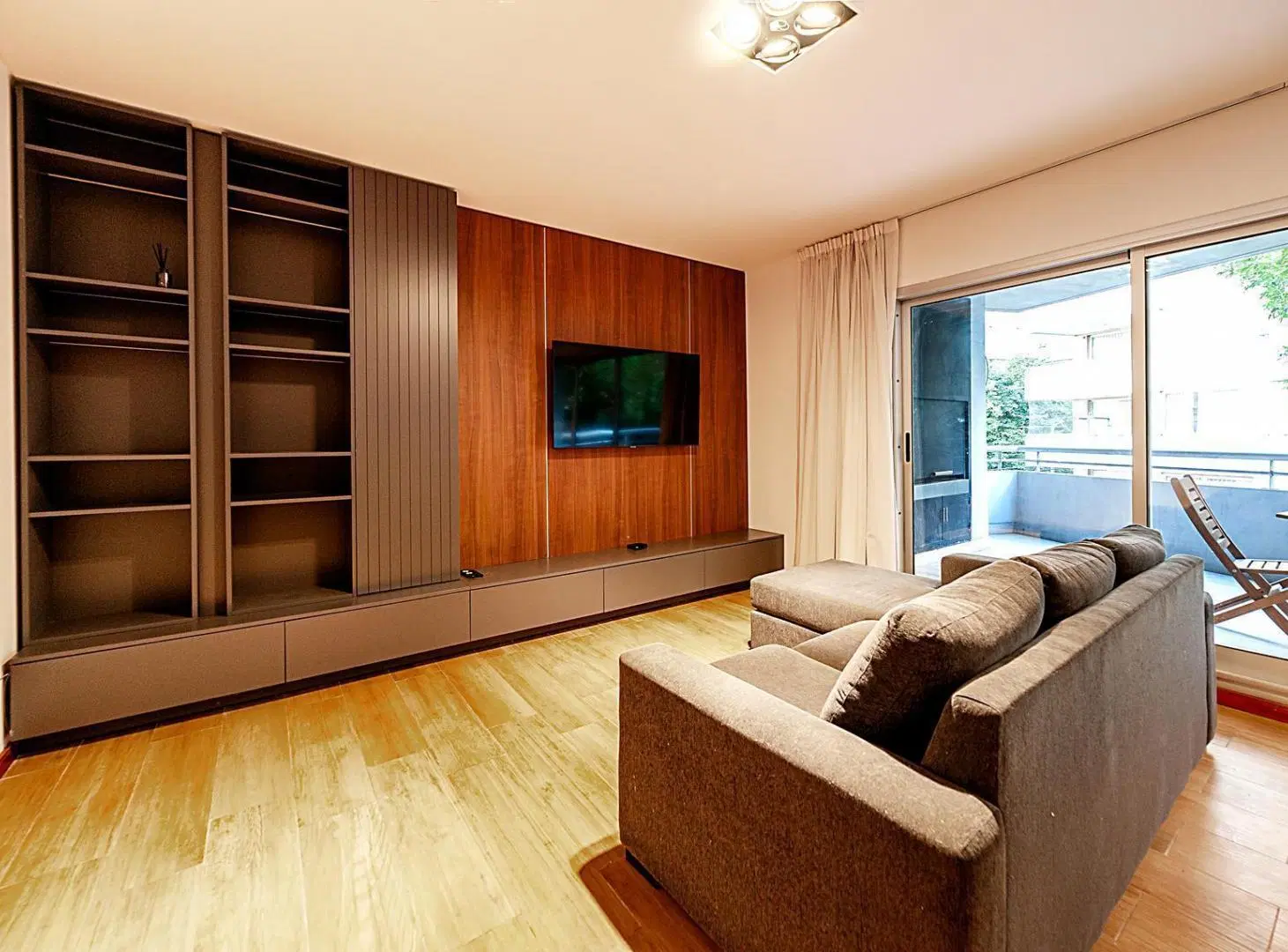 Venta Departamento 4 ambientes Belgrano con cochera y balcón aterrazado con parrilla. 3
