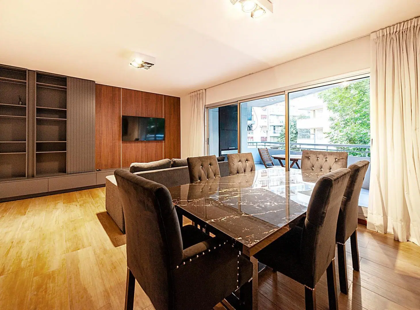 Venta Departamento 4 ambientes con balcón aterrazado con parrilla. 2