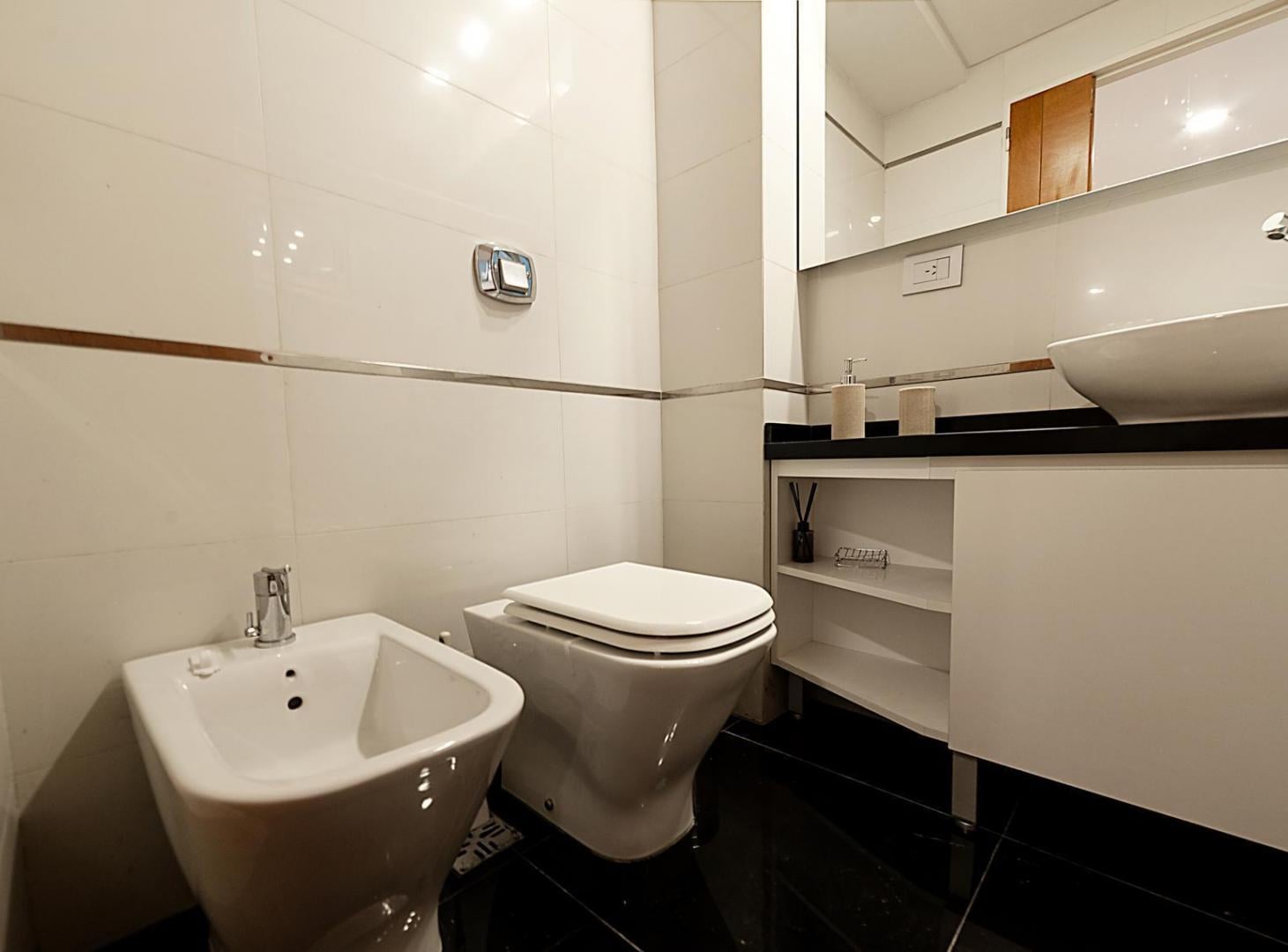 Venta Departamento 4 ambientes con balcón aterrazado con parrilla.