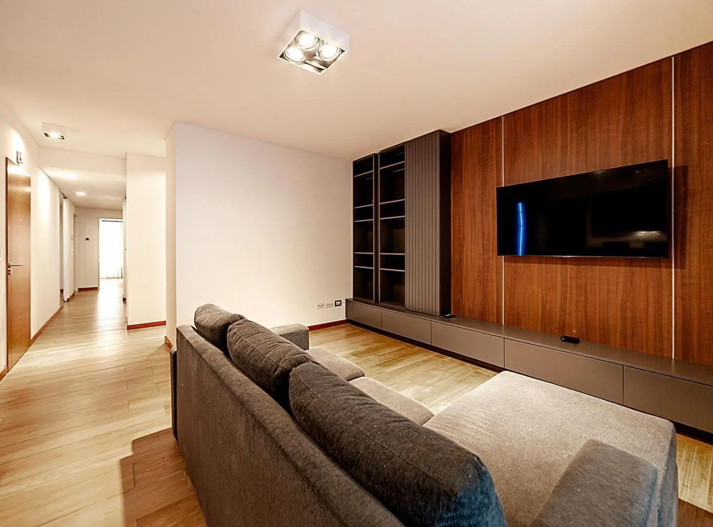 Venta Departamento 4 ambientes con balcón aterrazado con parrilla. 3