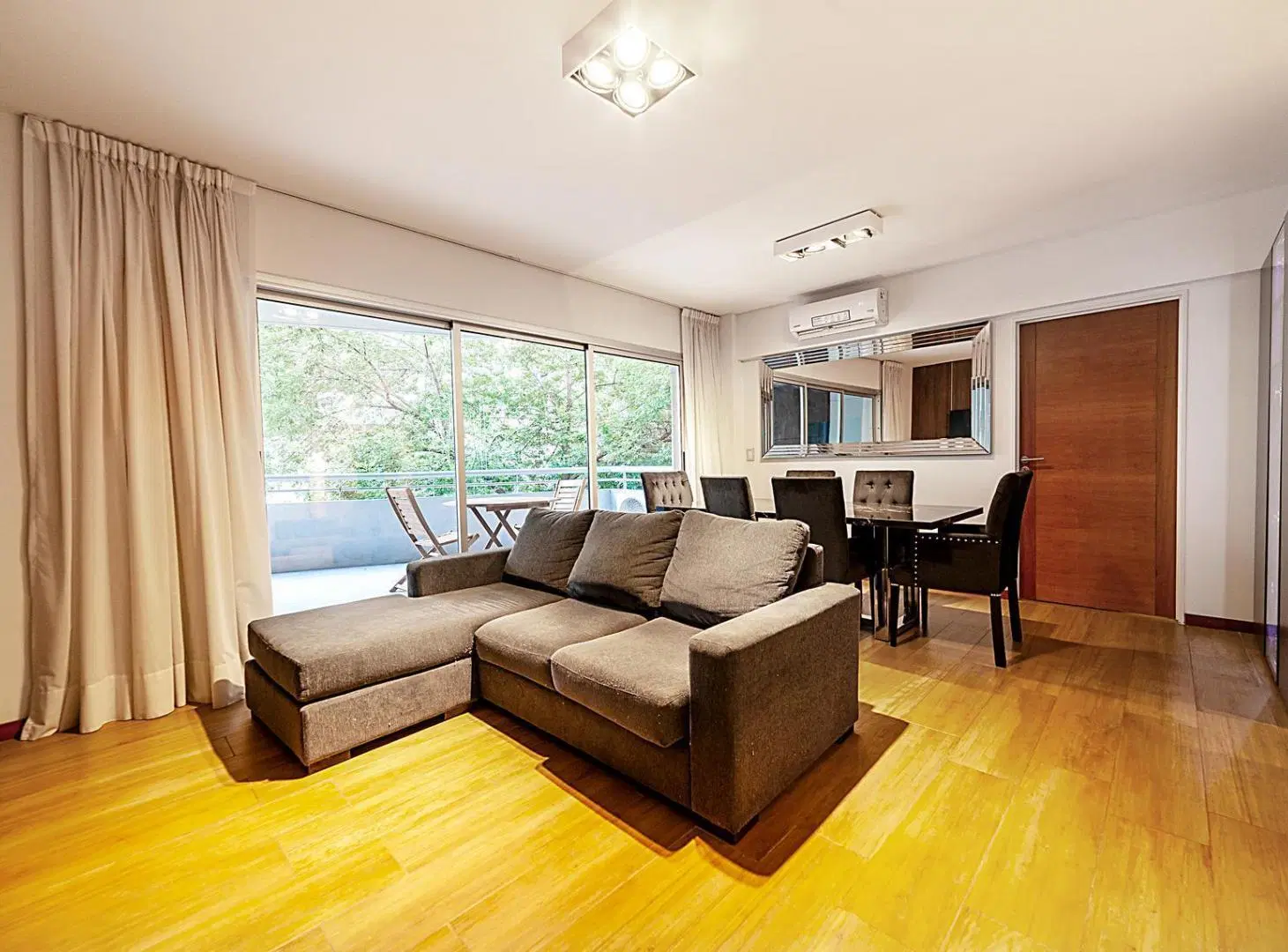 Venta Departamento 4 ambientes con balcón aterrazado con parrilla. 4
