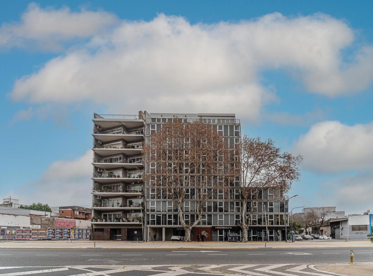 Venta oficina comercial duplex con balcón en Villa Crespo