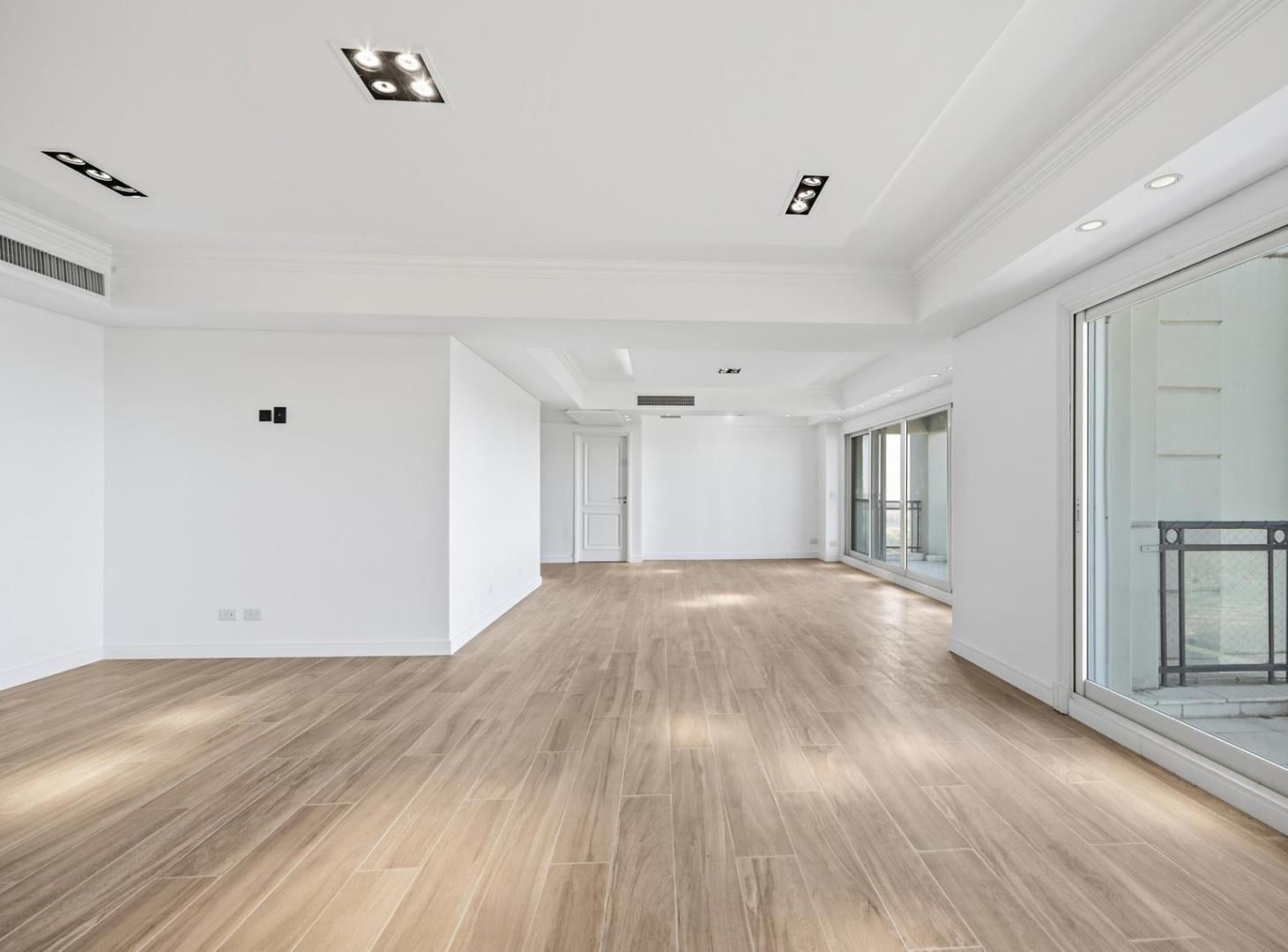 Foto de Venta Departamento 3 Ambientes con 2 oficinas y 3 cocheras Edificio, imagen 3