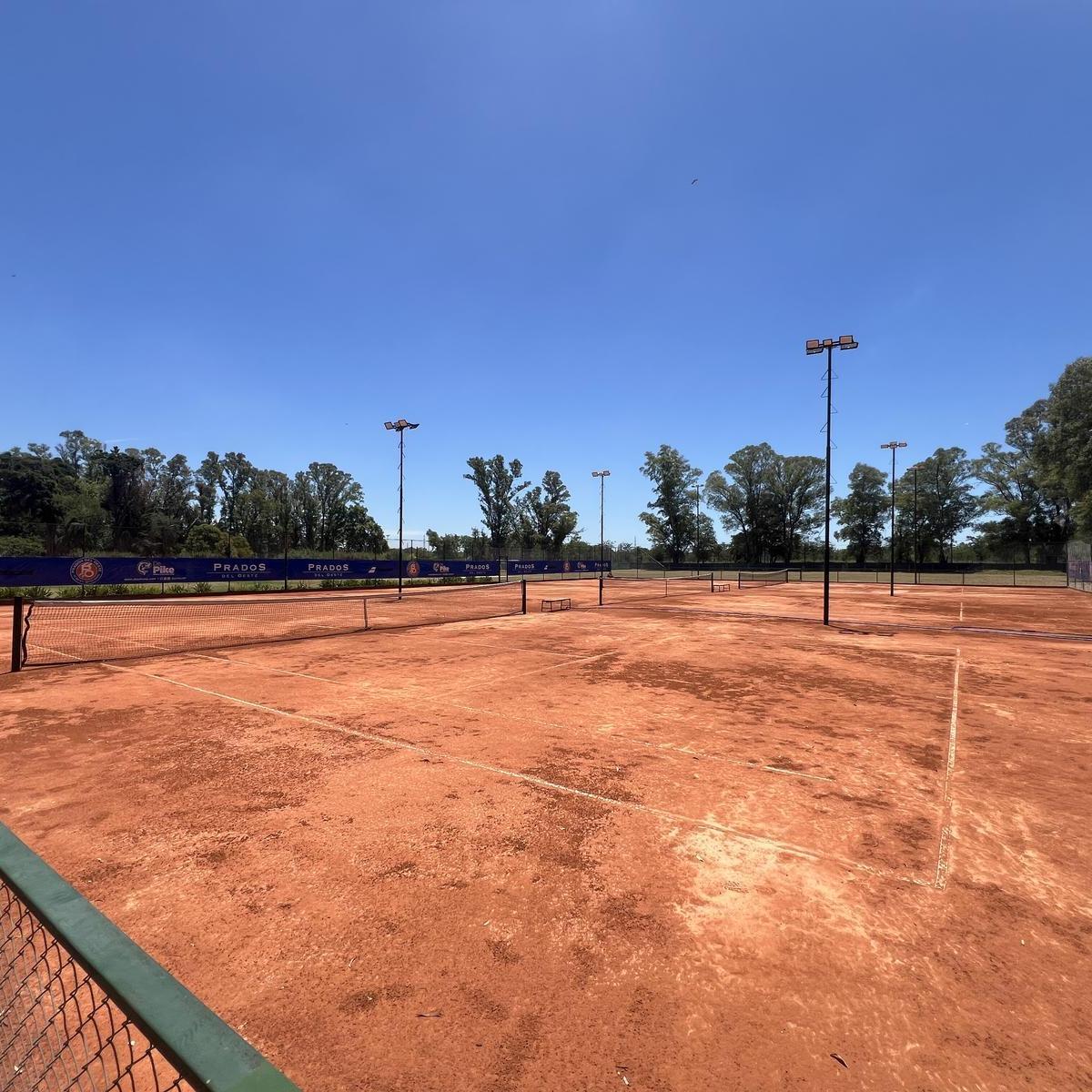 En venta casa 4 ambientes en Club de Campo Prados del Oeste Gral Hornos ENTREGA INMEDIATA